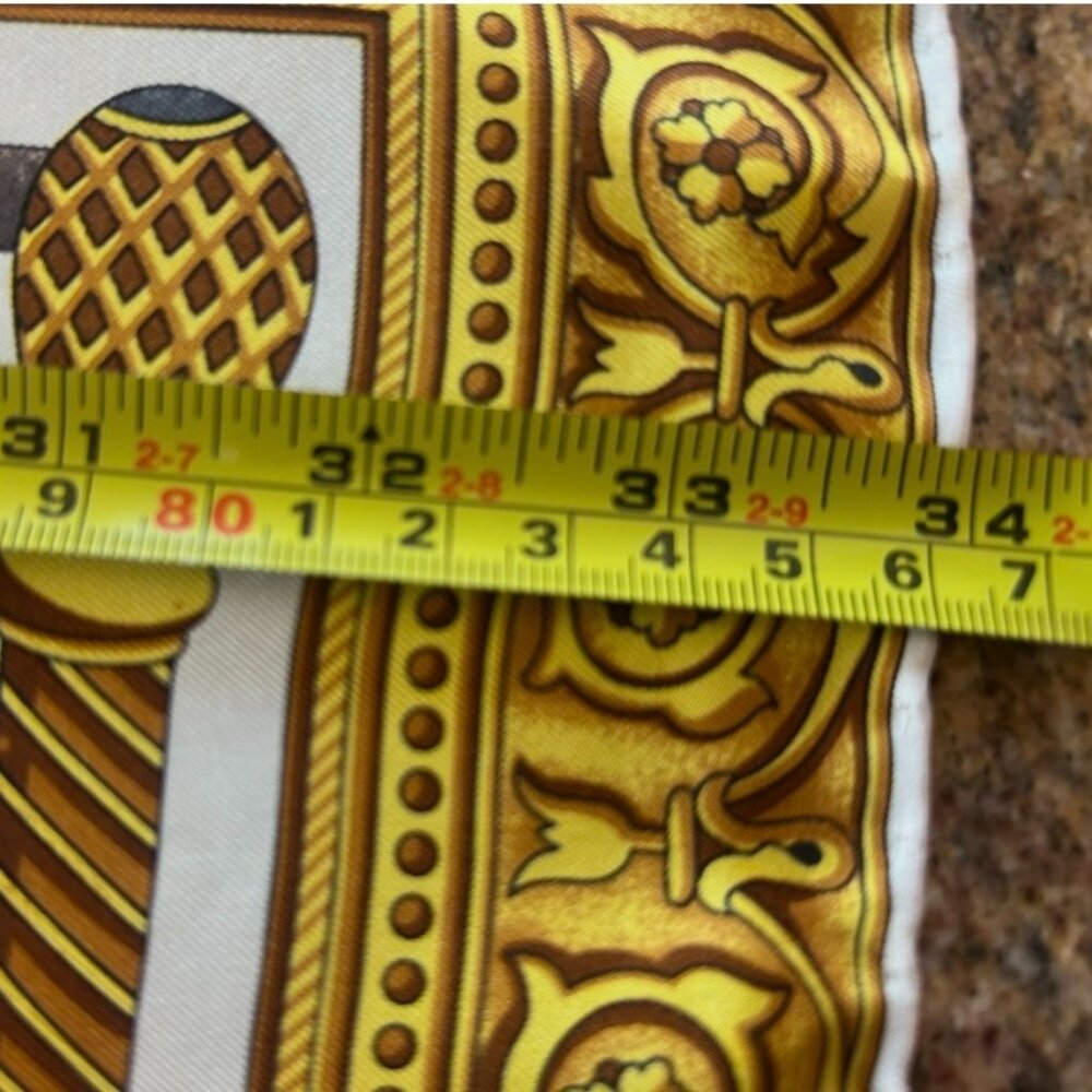 Beautiful Vintage Genny Silk Scarf of Golds and Greens, Made in Italy, ~ 34 x 34 - Picture 15 of 16
